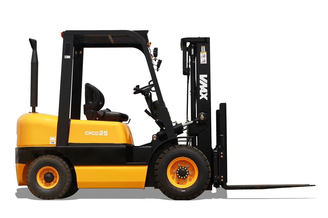 Vmax 2.5 Ton Diesel Powered Forklift CPCD25 With Pneumatic Tyres